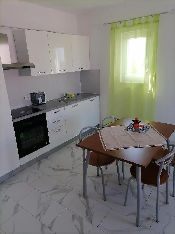 Apartmani Peace 0*, Pula